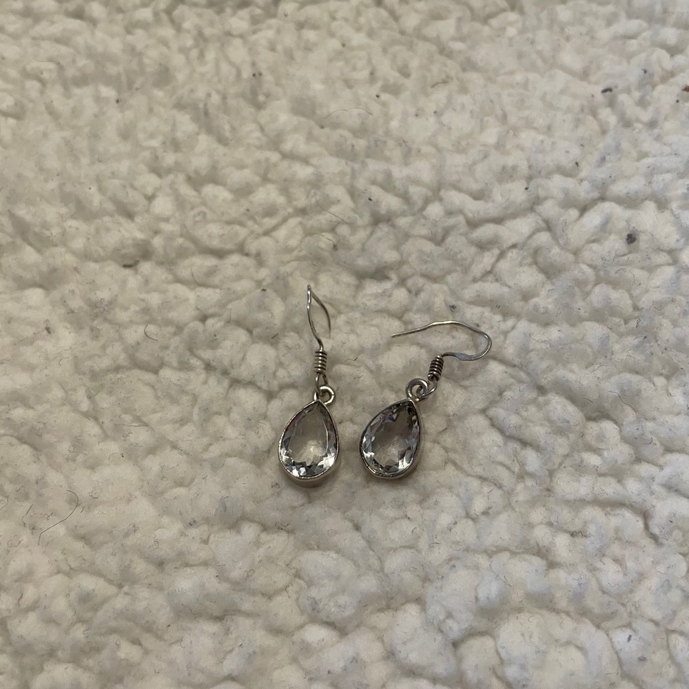 ☀️ 3 for $30 Silver Quartz Drop Earrings ☀️